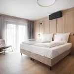 Hotell Buetgenbacher Hof 4*