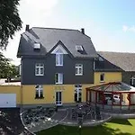 Buetgenbacher Hof Отель Бютгенбах