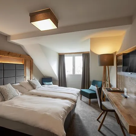 Hotell Buetgenbacher Hof 4*